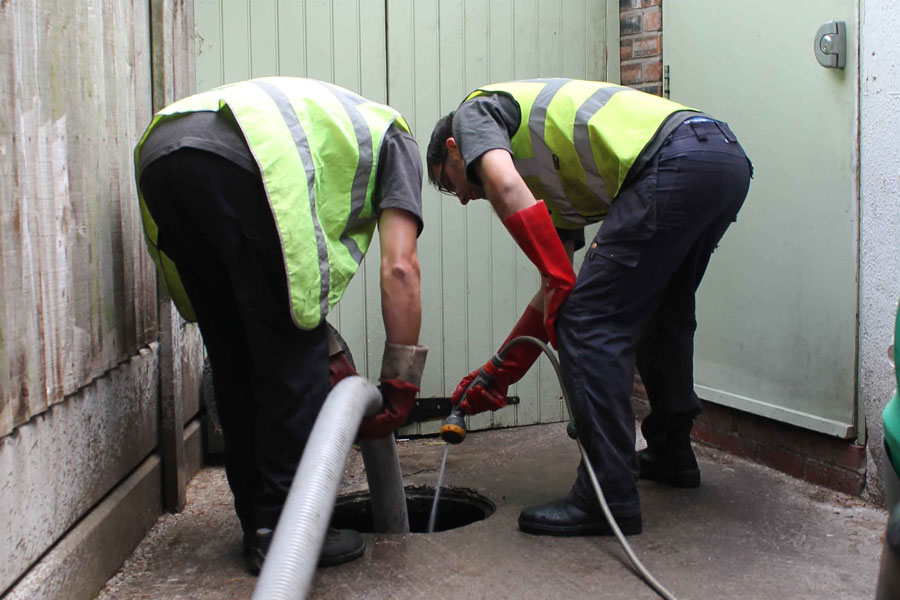 cleaning with water pressure